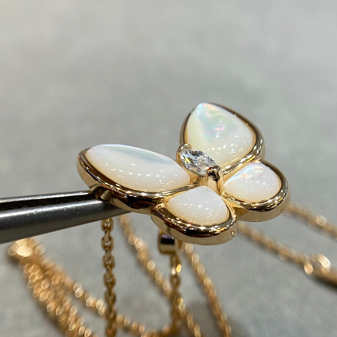 [Avelora Jewelry ]BUTTERFLY MOP DIAMOND NECKLACE