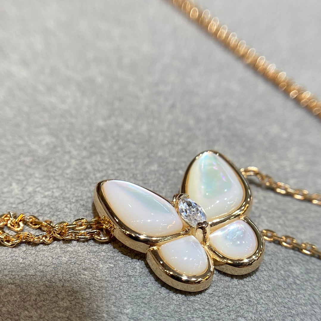[Avelora Jewelry ]BUTTERFLY MOP DIAMOND NECKLACE