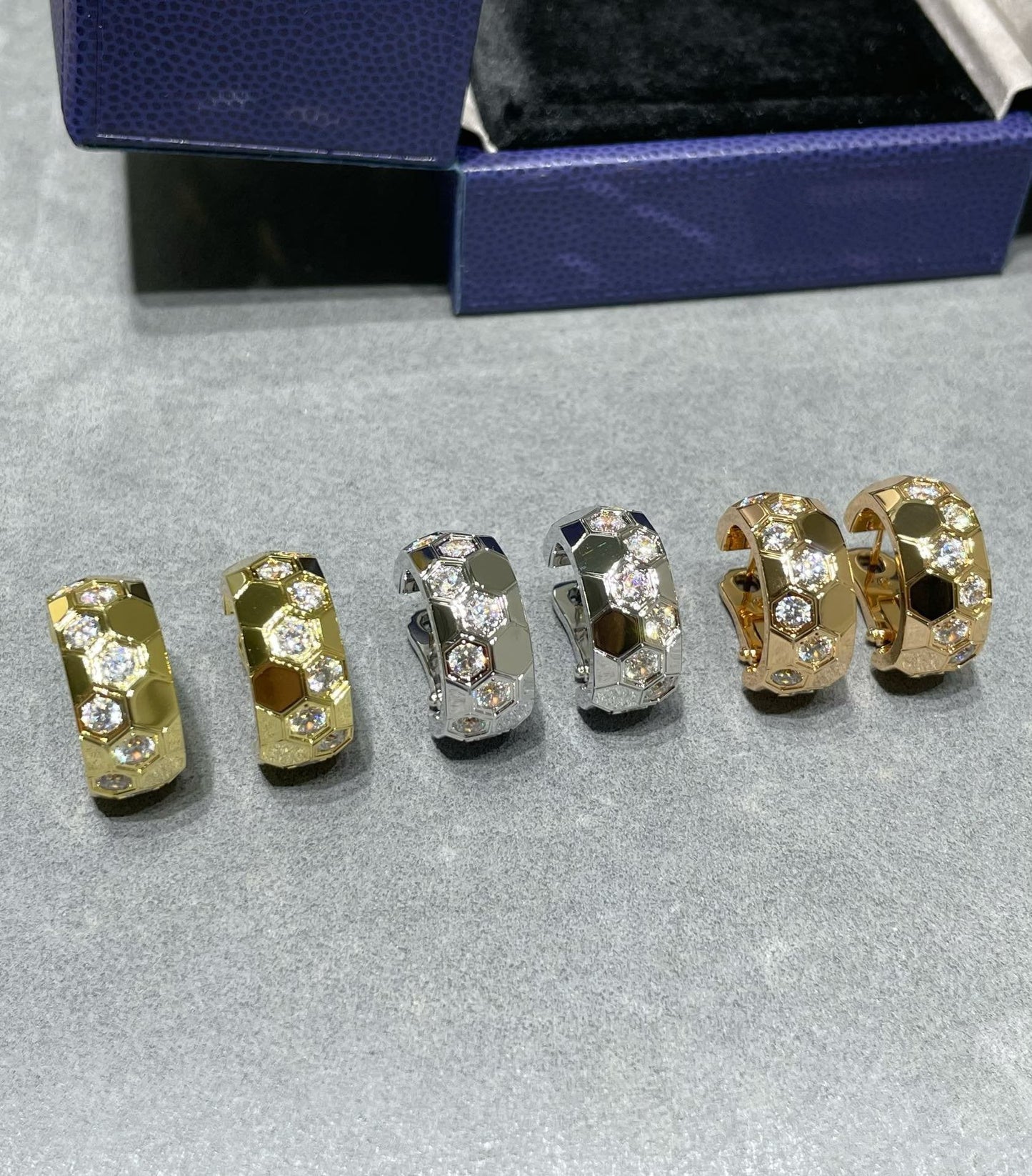 [Avelora]BEE LOVE DIAMOND HOOP EARRINGS