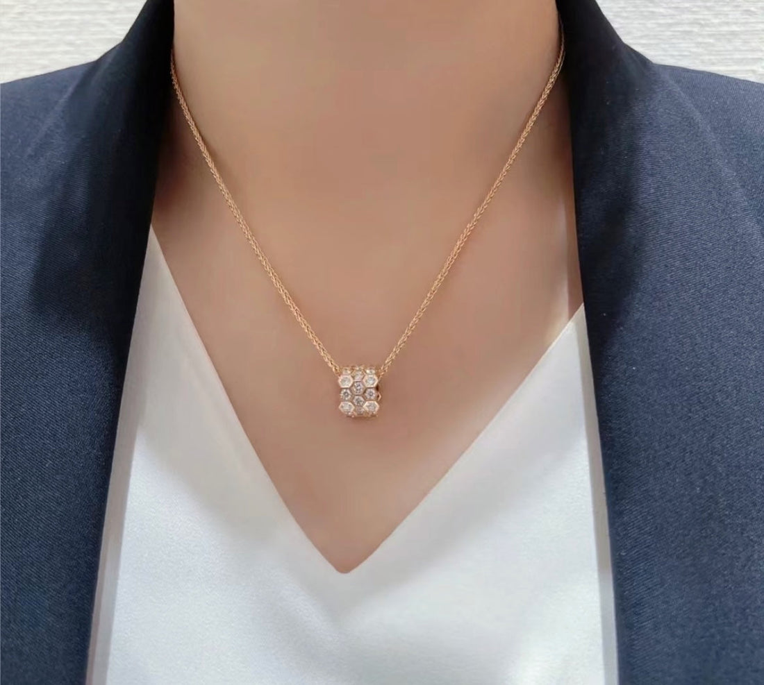 [Avelora Jewelry ]BEE LOVE DIAMOND PAVED 3 ROW NECKLACE