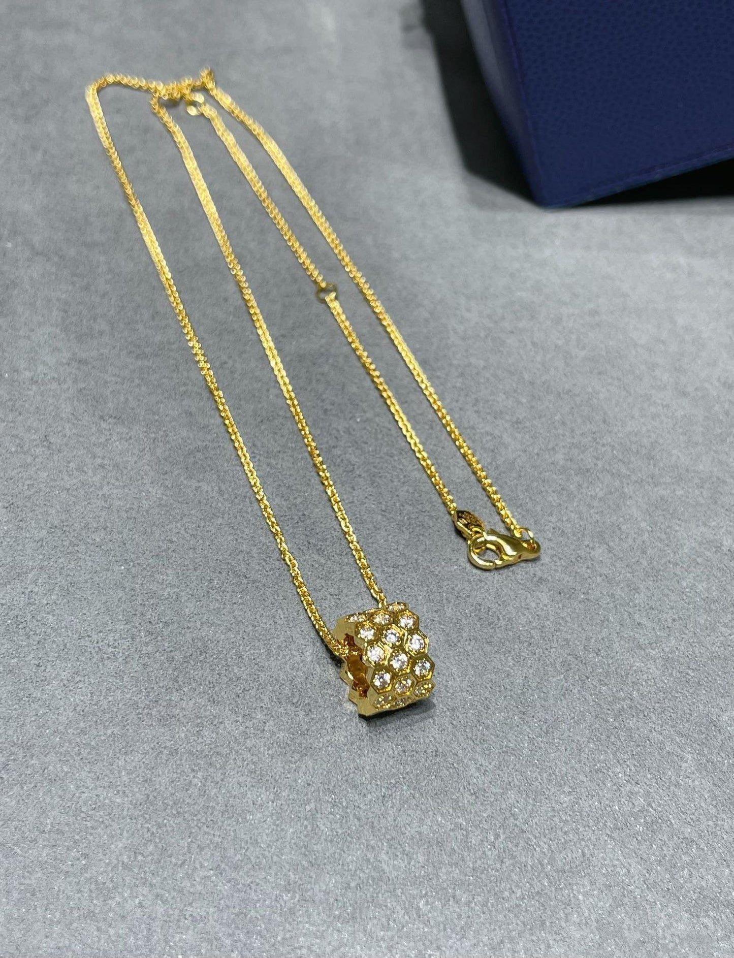[Avelora]BEE LOVE DIAMOND PAVED 3 ROW NECKLACE
