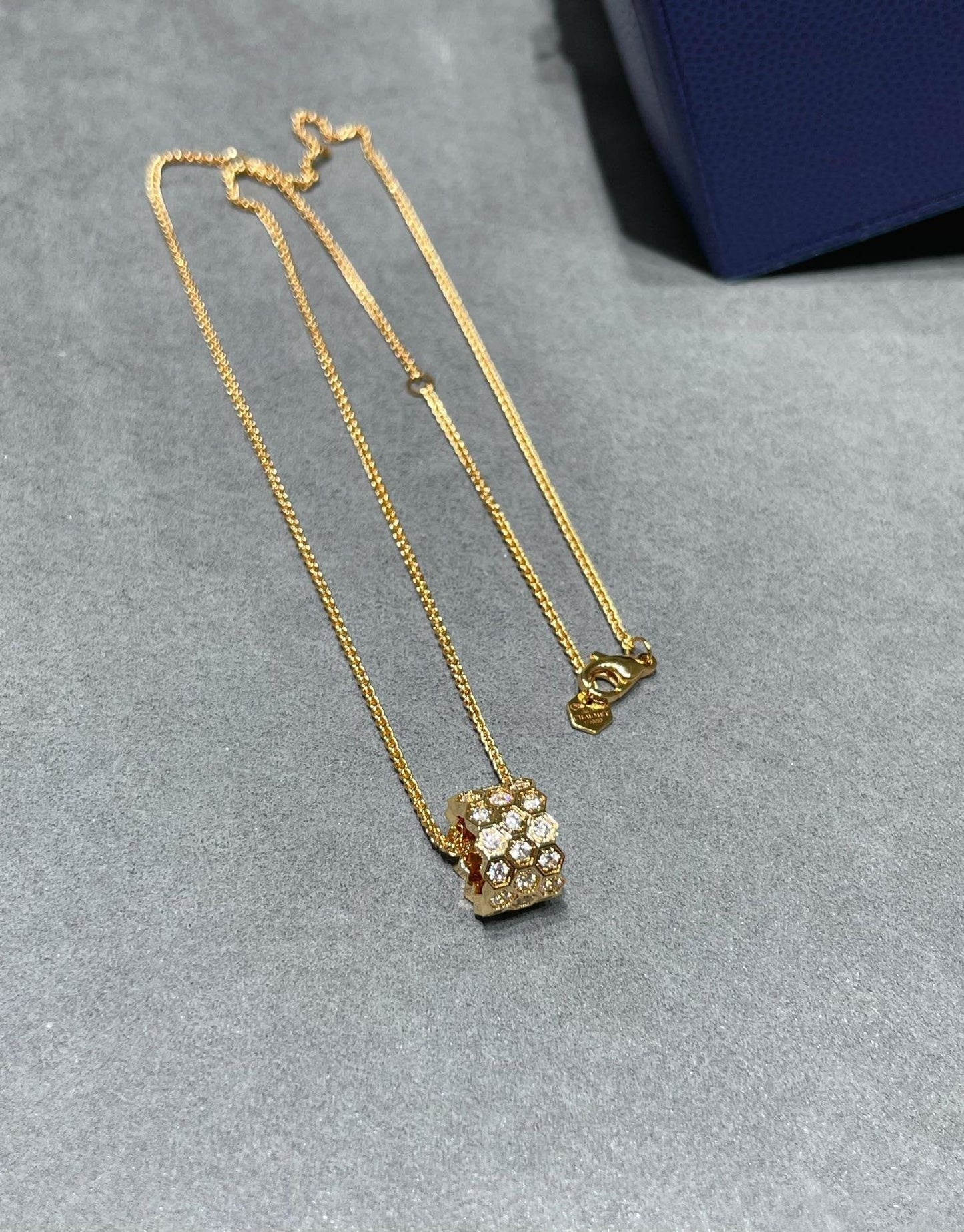 [Avelora]BEE LOVE DIAMOND PAVED 3 ROW NECKLACE