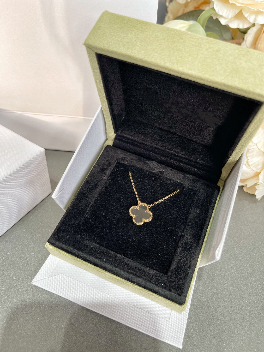 [Avelora Jewelry ]CLOVER ROCK CRYSTAL ROSE GOLD NECKLACE