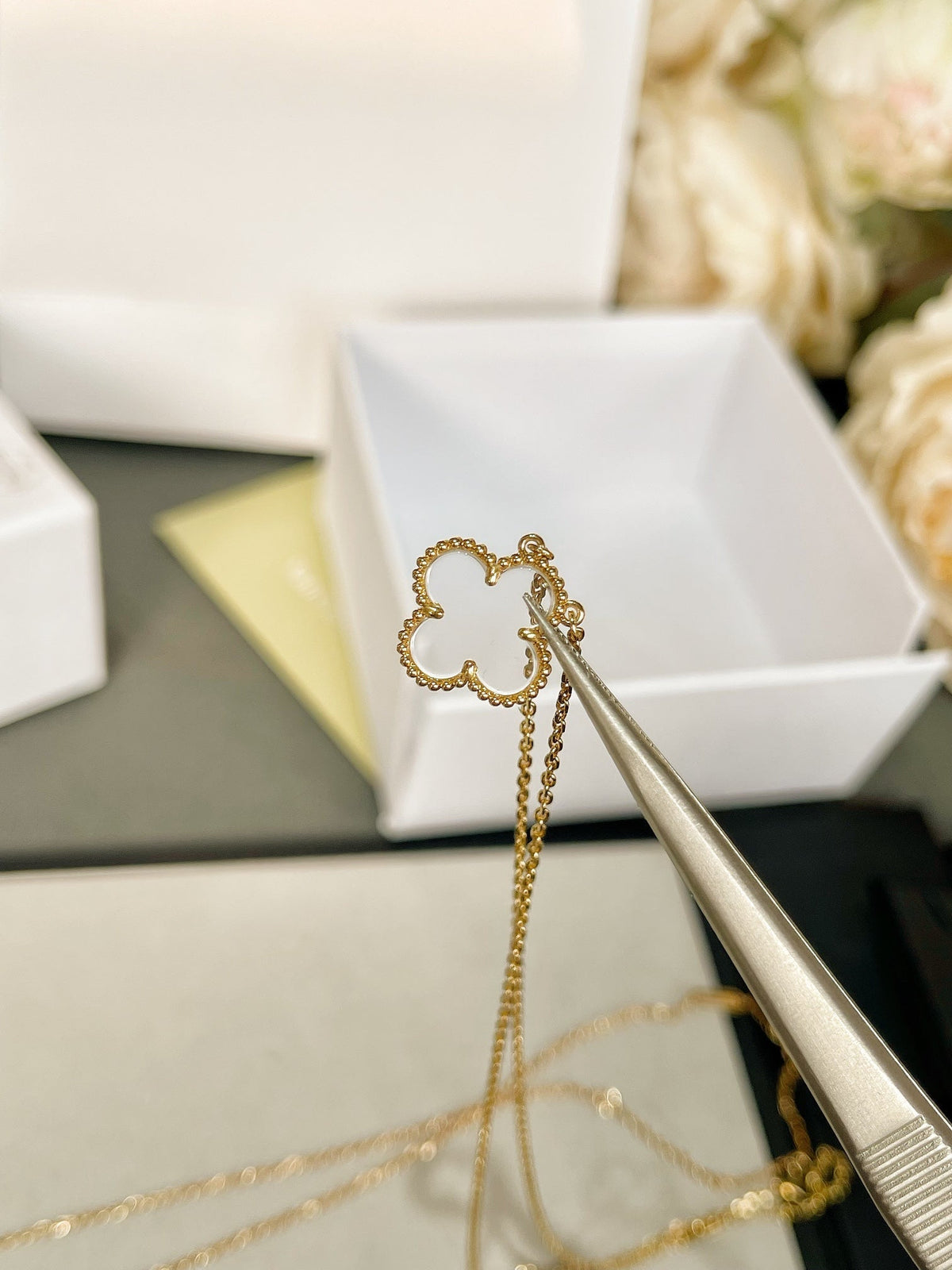 [Avelora Jewelry ]CLOVER ROCK CRYSTAL ROSE GOLD NECKLACE