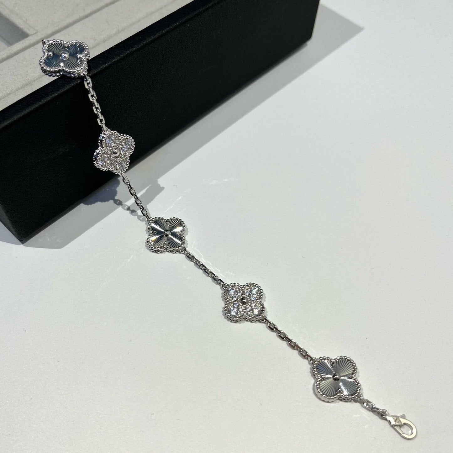[Avelora]LUCKY CLOVER 5-MOTIF BRACELET - LASER COLLECTION