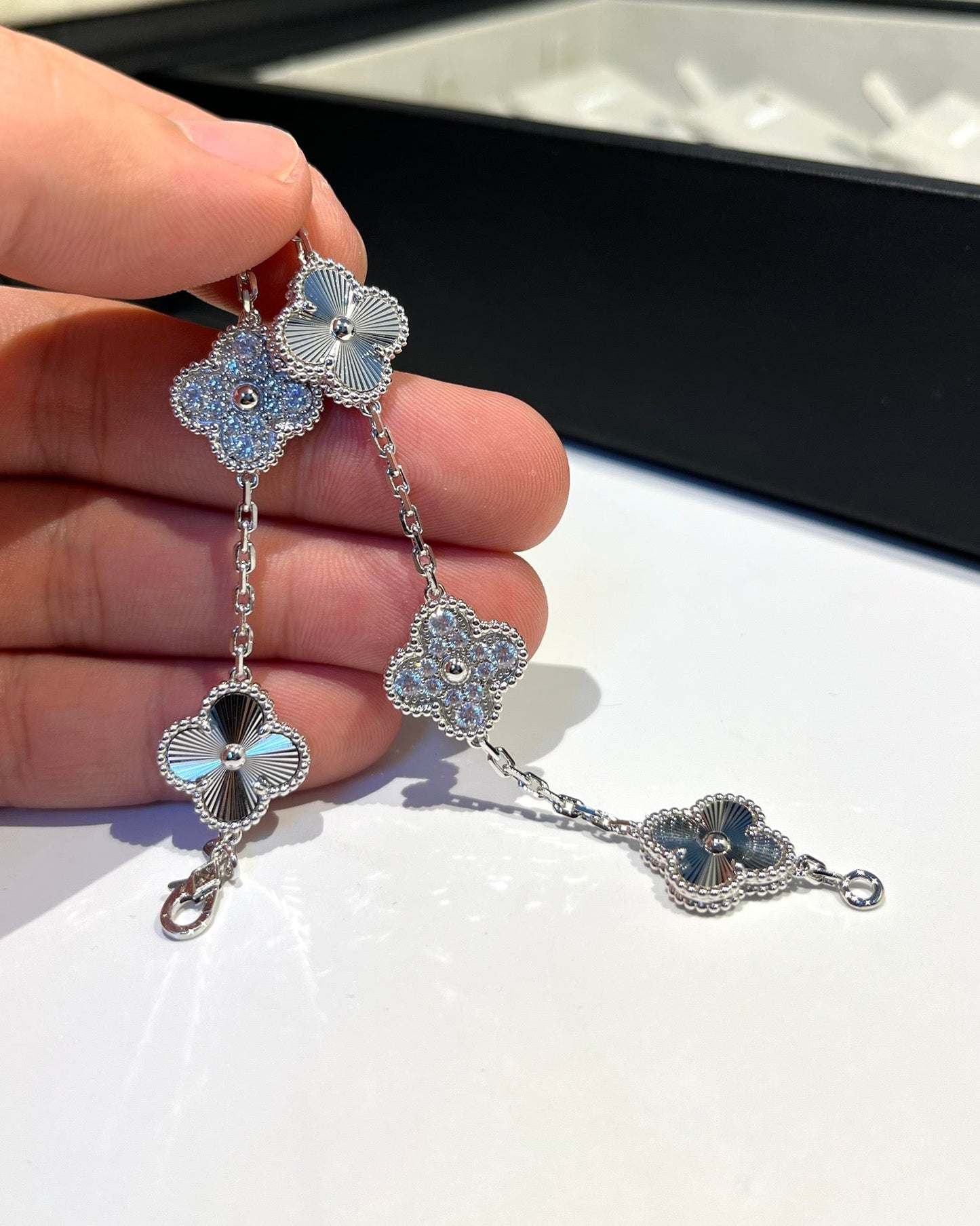[Avelora]LUCKY CLOVER 5-MOTIF BRACELET - LASER COLLECTION