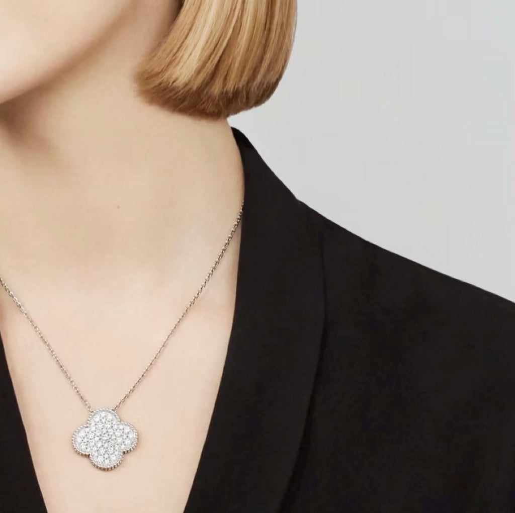 [Avelora Jewelry ]CLOVER 25MM LARGE PENDANT DIAMOND PAVED SILVER NECKLACE