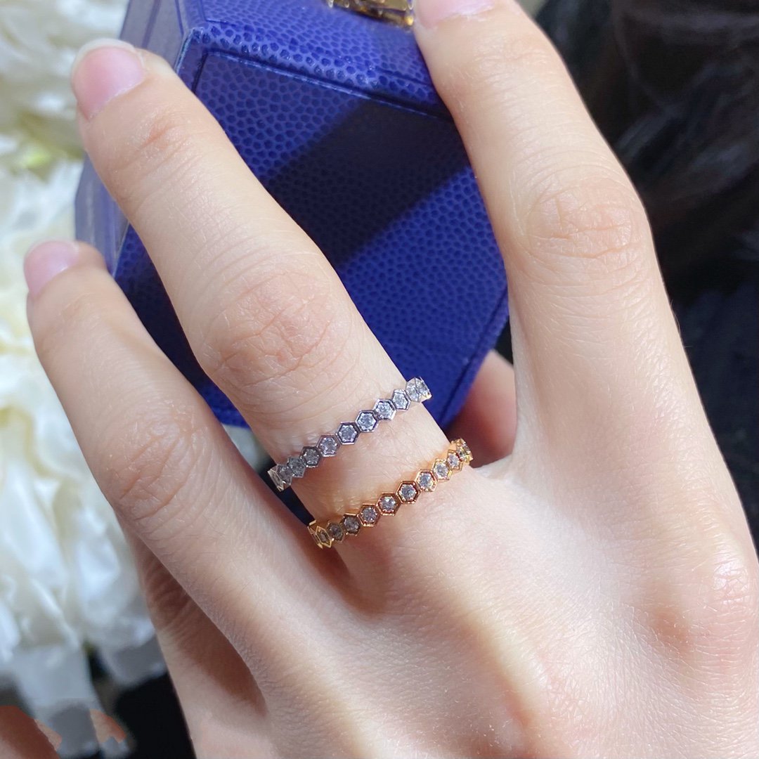 [Avelora Jewelry ]BEE LOVE DIAMOND PAVED SMALL RING
