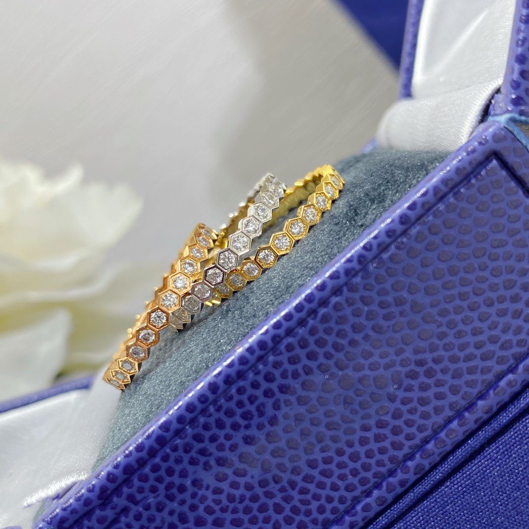 [Avelora Jewelry ]BEE LOVE DIAMOND PAVED SMALL RING