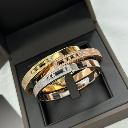 [Avelora]MOVE NOA PAVÉ DIAMOND BANGLE BRACELET