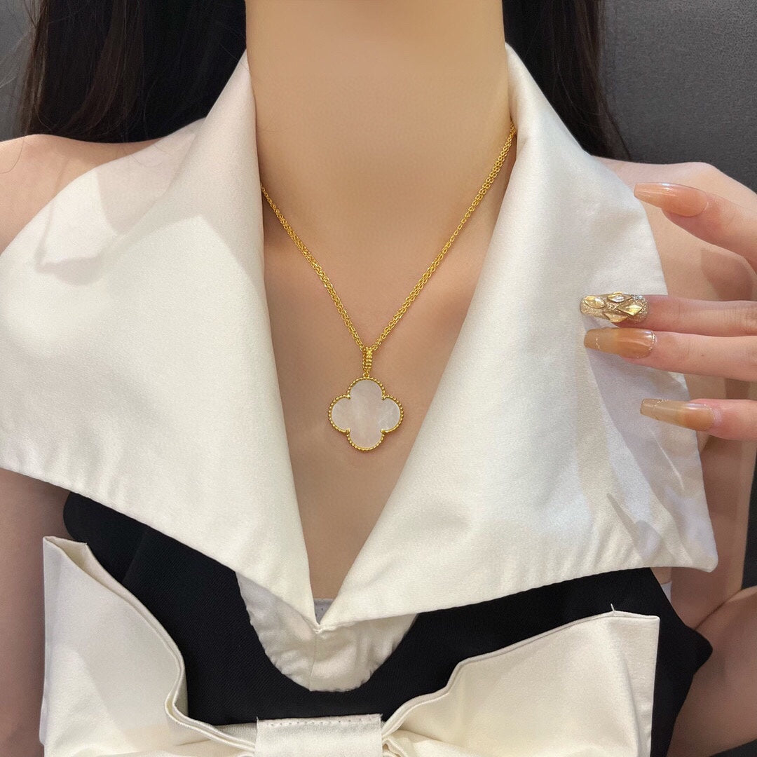 [Avelora Jewelry ]CLOVER 25MM MOP LARGE PENDANT NECKLACE