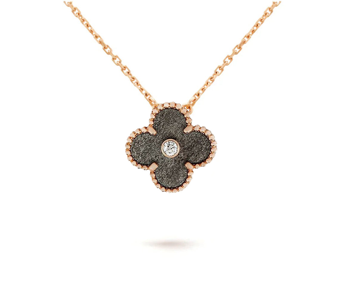 [Avelora]LIMITED EDITION CHRISTMAS CLOVER FLOWER NECKLACE - 15MM ANNUAL COLLECTIBLE PENDANT