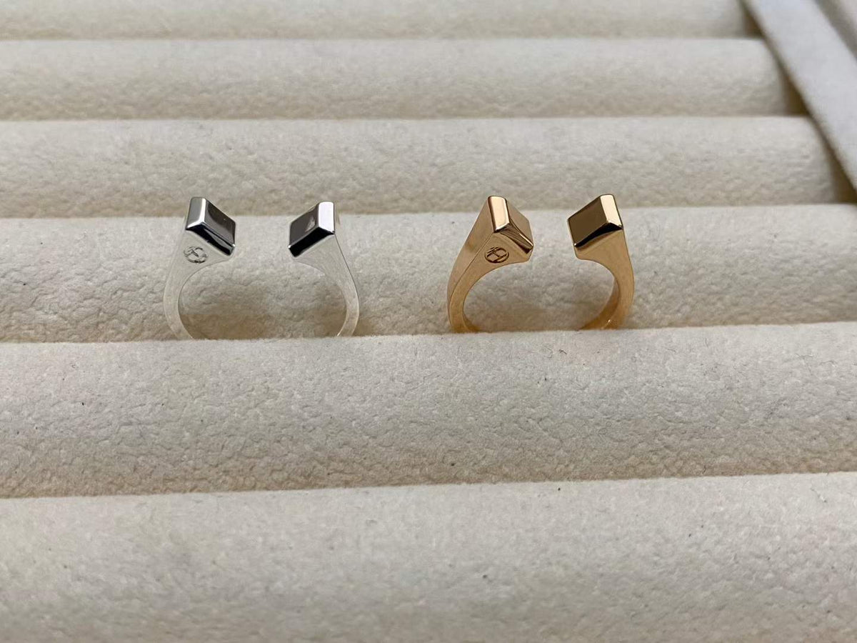 [Avelora Jewelry]THE CONE RIVET RING IS OPEN AND ONE SIZE FITS ALL