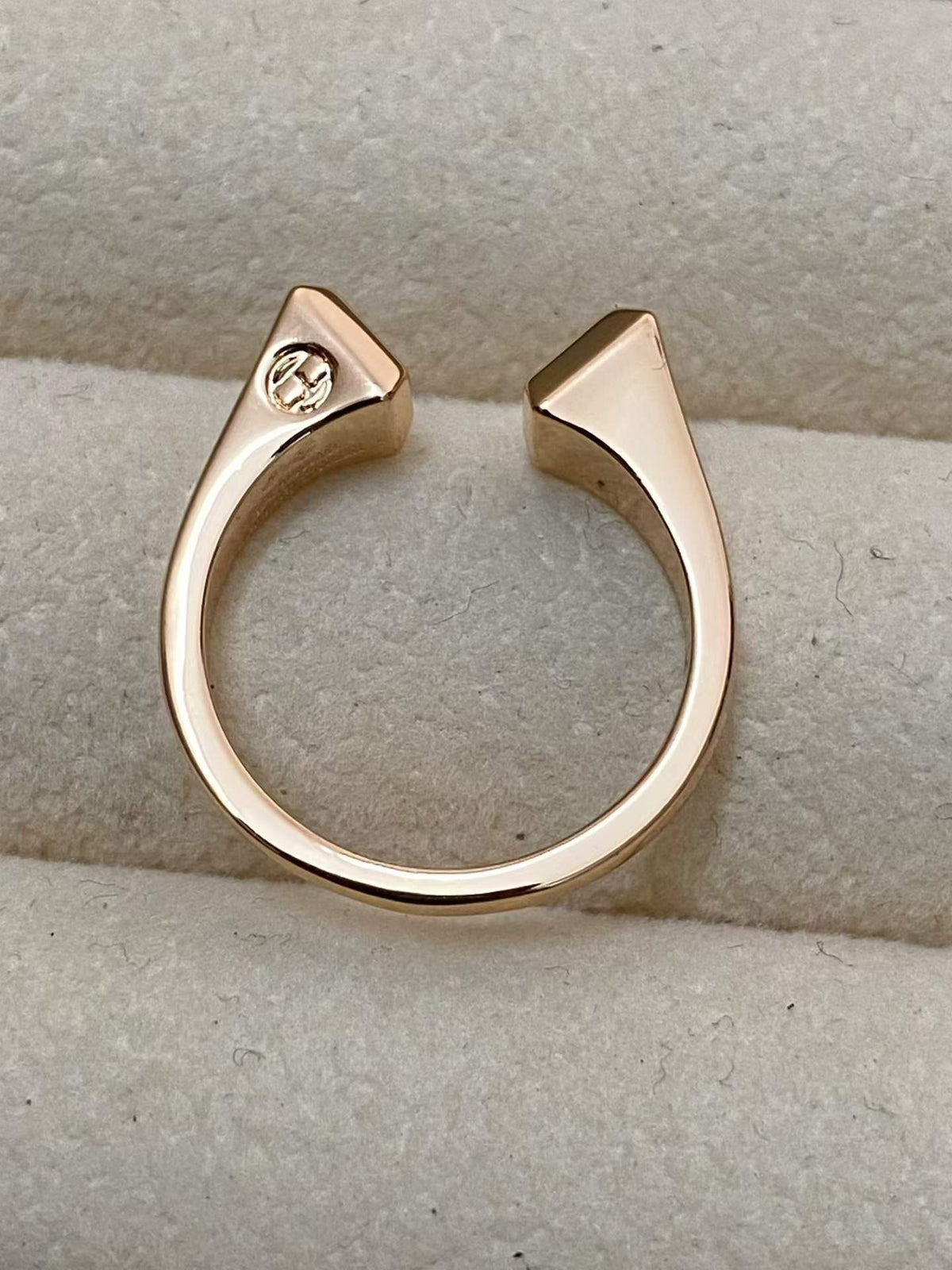 [Avelora Jewelry]THE CONE RIVET RING IS OPEN AND ONE SIZE FITS ALL