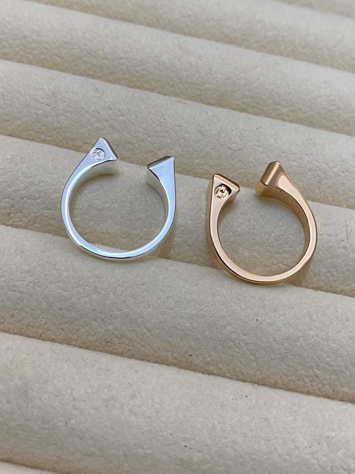 [Avelora Jewelry]THE CONE RIVET RING IS OPEN AND ONE SIZE FITS ALL