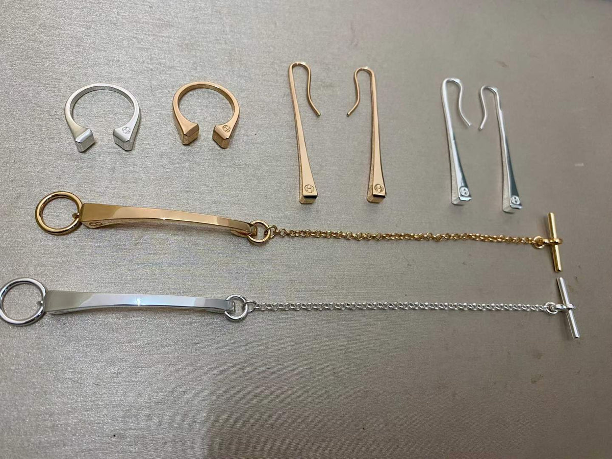 [Avelora Jewelry]THE CONE RIVET RING IS OPEN AND ONE SIZE FITS ALL