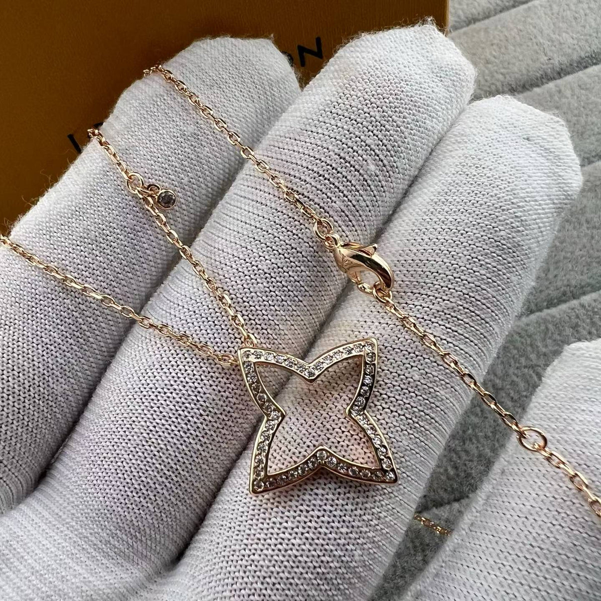 [Avelora Jewelry]FOUR-LEAF CLOVER OPENWORK NECKLACE