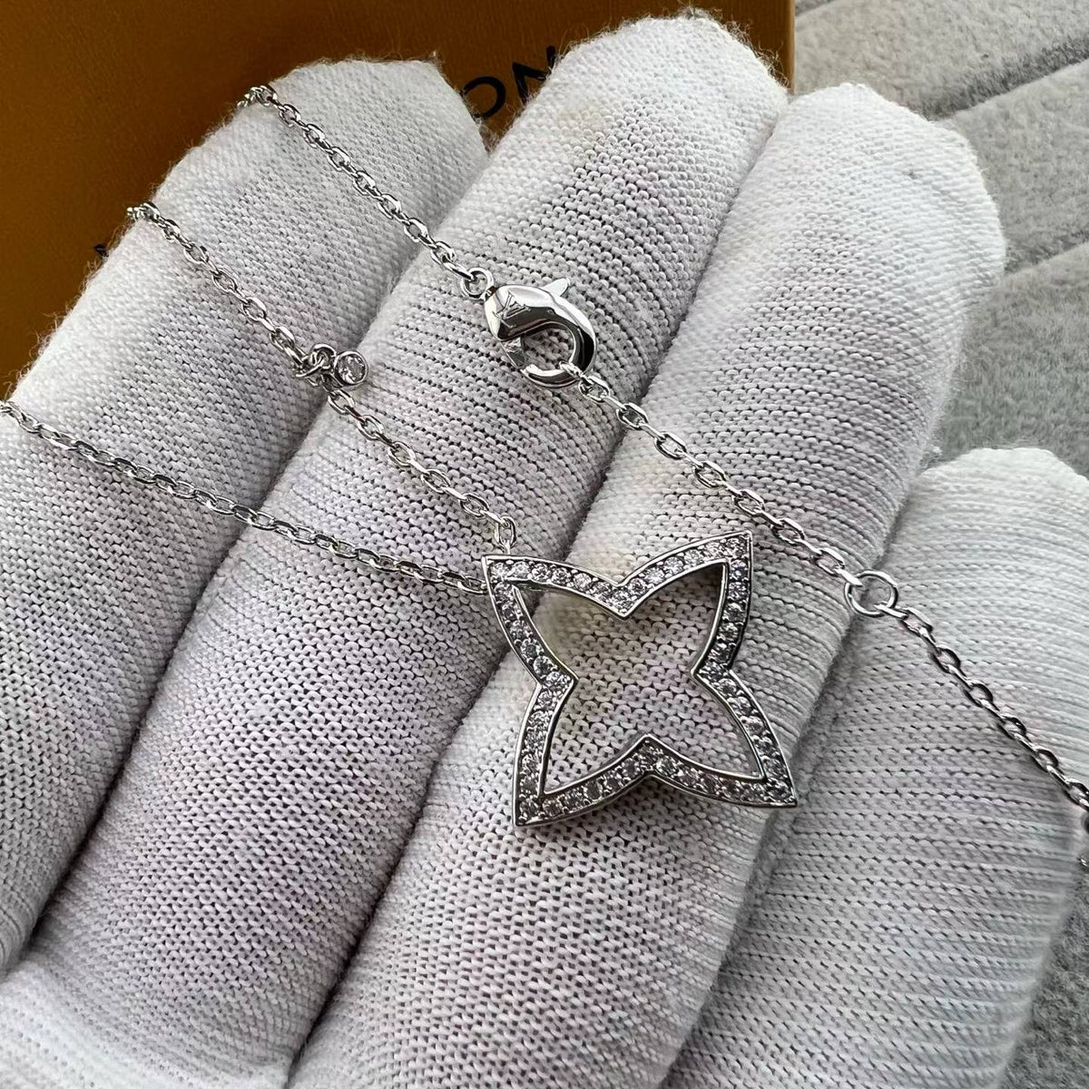 [Avelora Jewelry]FOUR-LEAF CLOVER OPENWORK NECKLACE