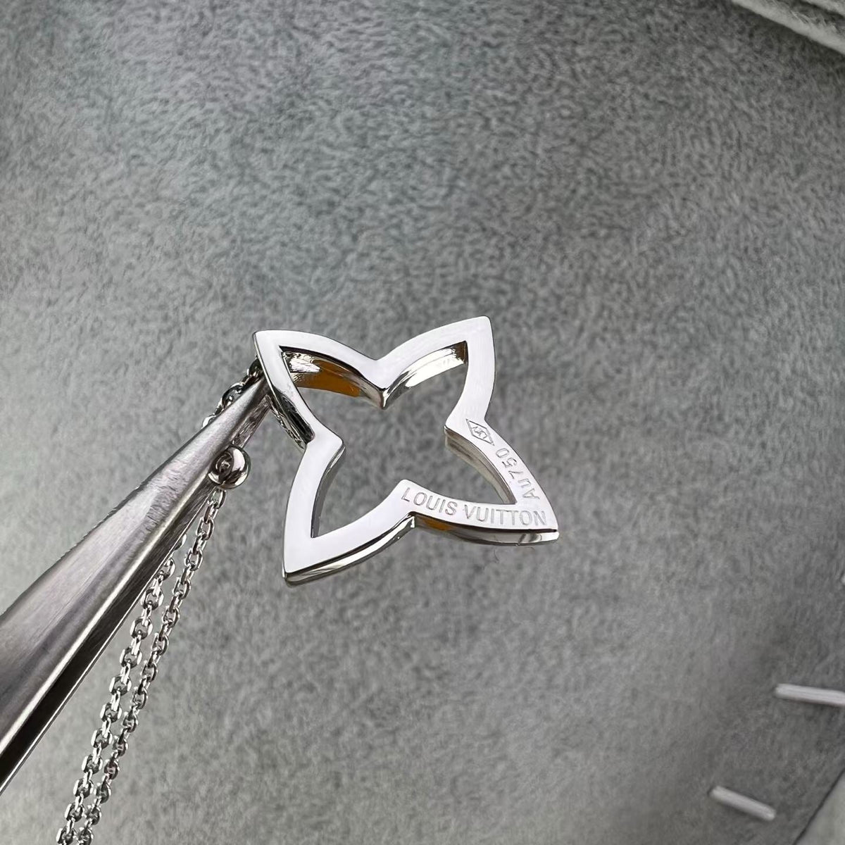 [Avelora Jewelry]FOUR-LEAF CLOVER OPENWORK NECKLACE