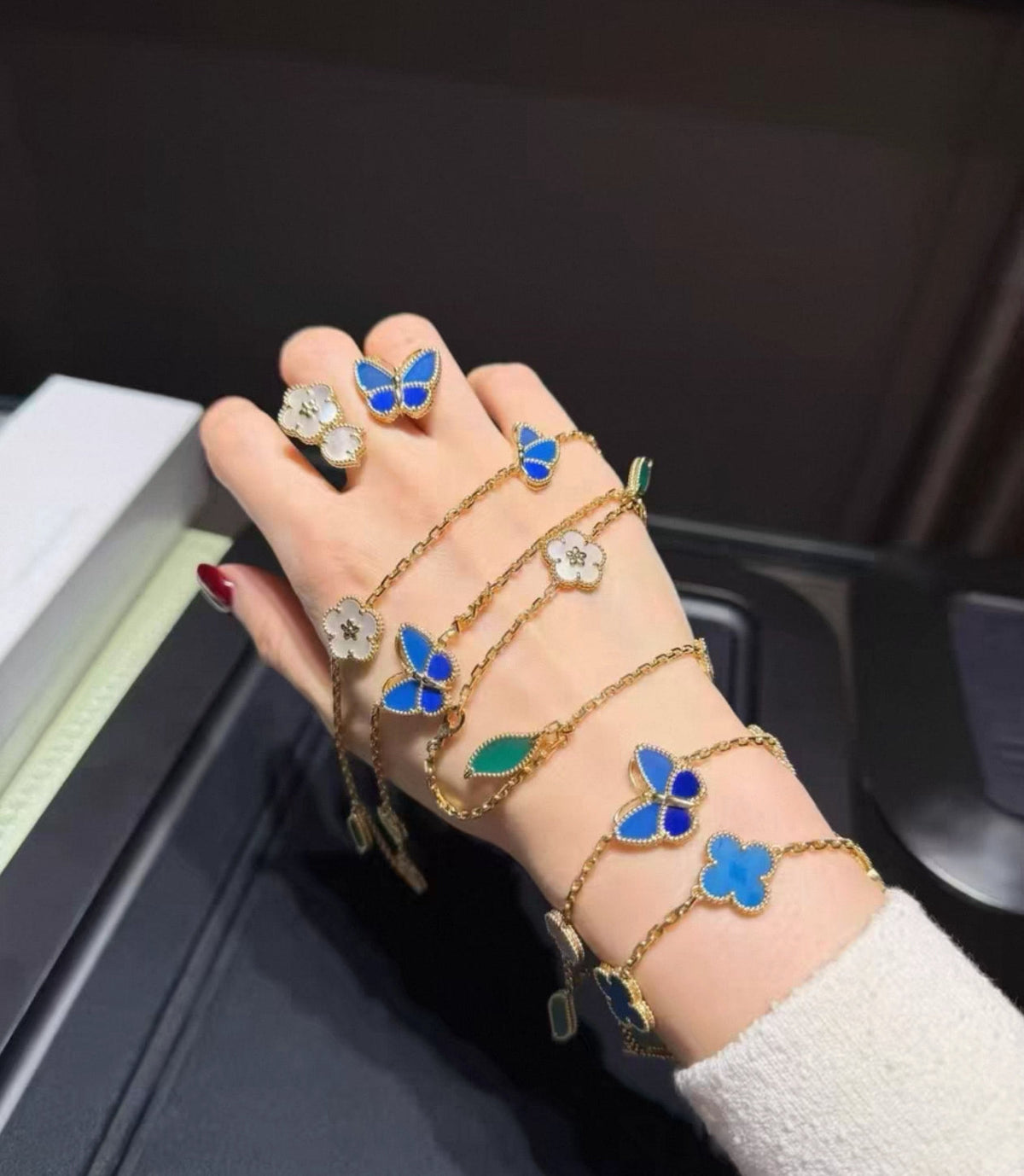 [Avelora Jewelry ]LUCKY SPRING GOLD BLUESTONE WHITE MOTHER-OF-PEARL BRACELET