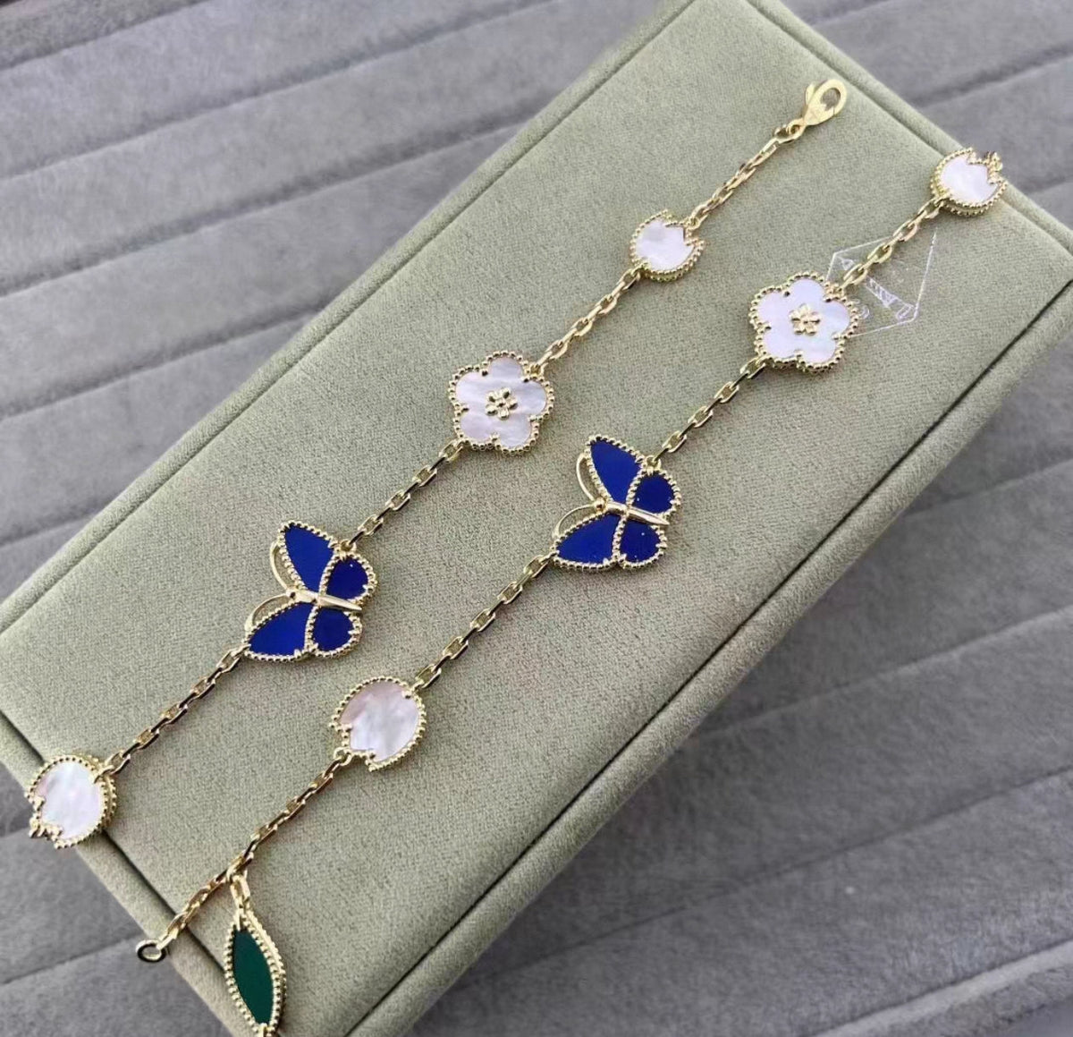 [Avelora Jewelry ]LUCKY SPRING GOLD BLUESTONE WHITE MOTHER-OF-PEARL BRACELET