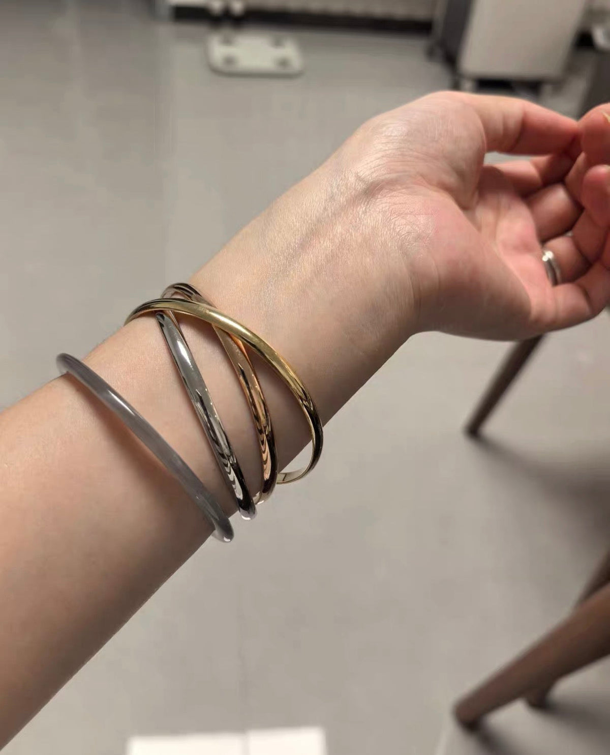 [Avelora]TRINITY COLLECTION CLASSIC THREE-COLOUR GOLD TRIPLE BAND BANGLE