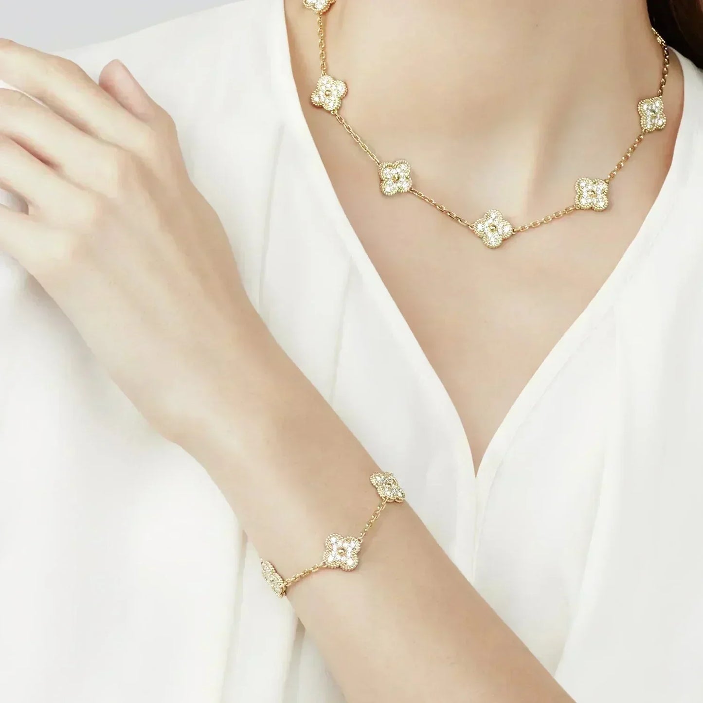 [Avelora]LUCKY CLOVER 5-MOTIF BRACELET - FULL-DIAMOND