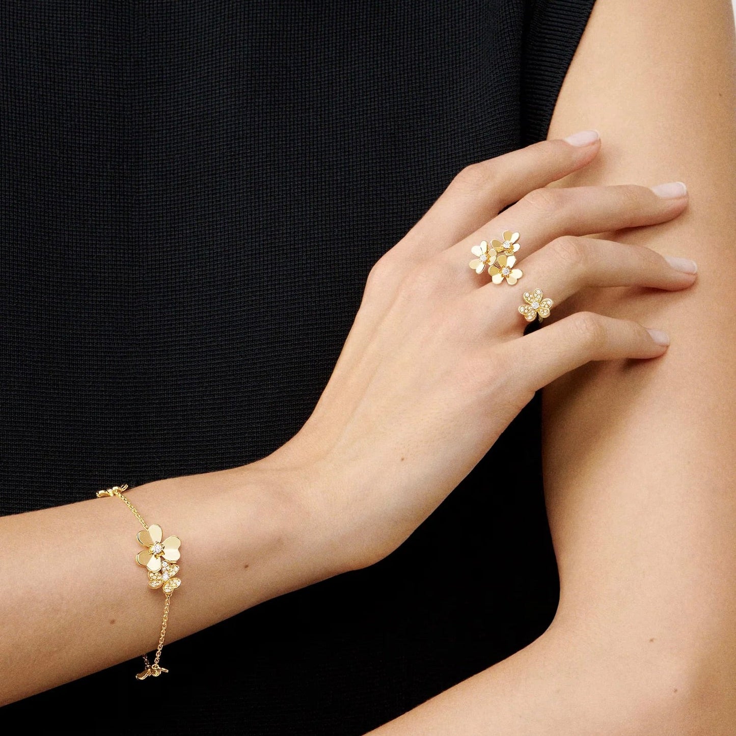 [Avelora]LUMINOUS BLOSSOM 5-MOTIF CHARM BRACELET