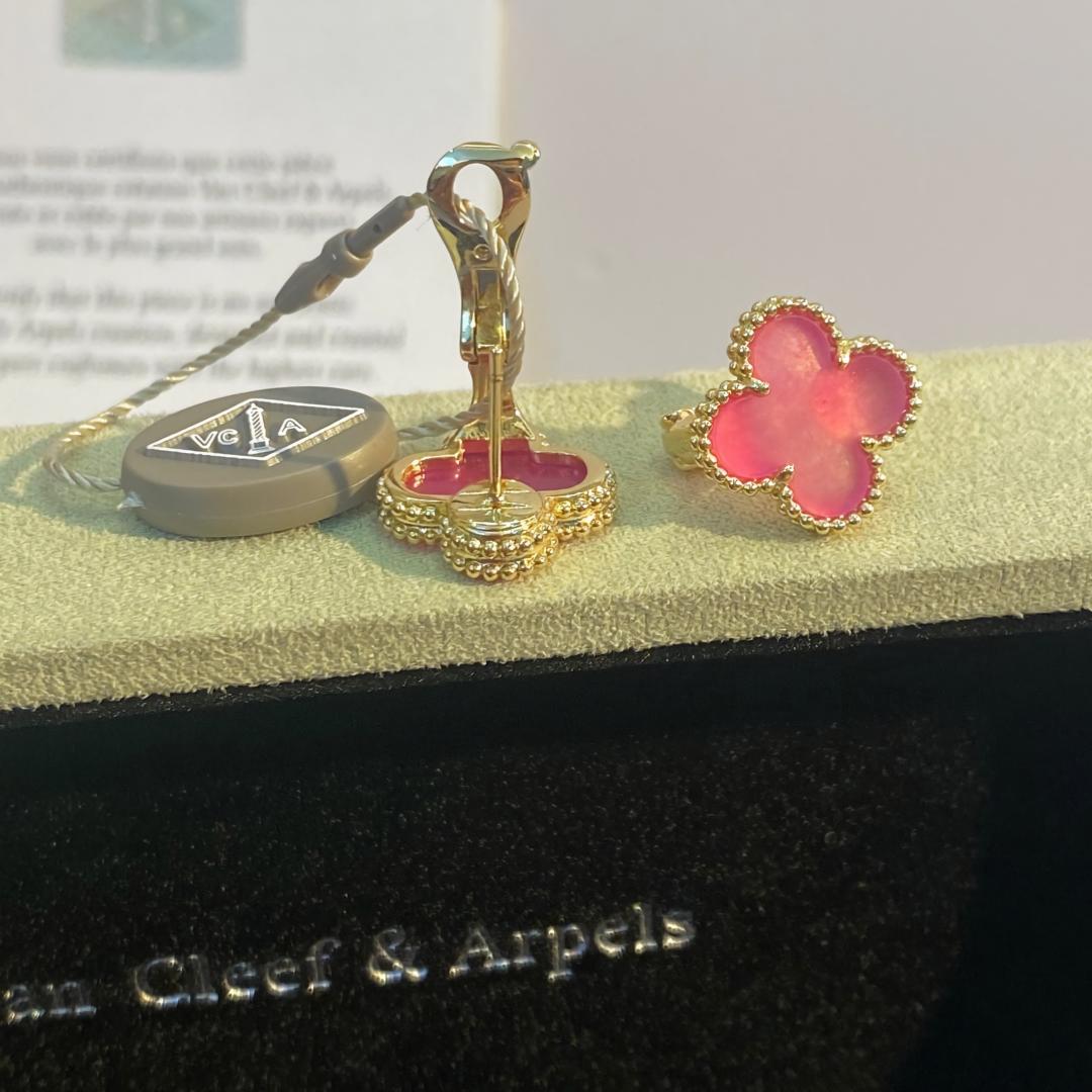 [Avelora jewelry]NEW CLOVER 15MM PINK ENAMEL STUD EARRINGS