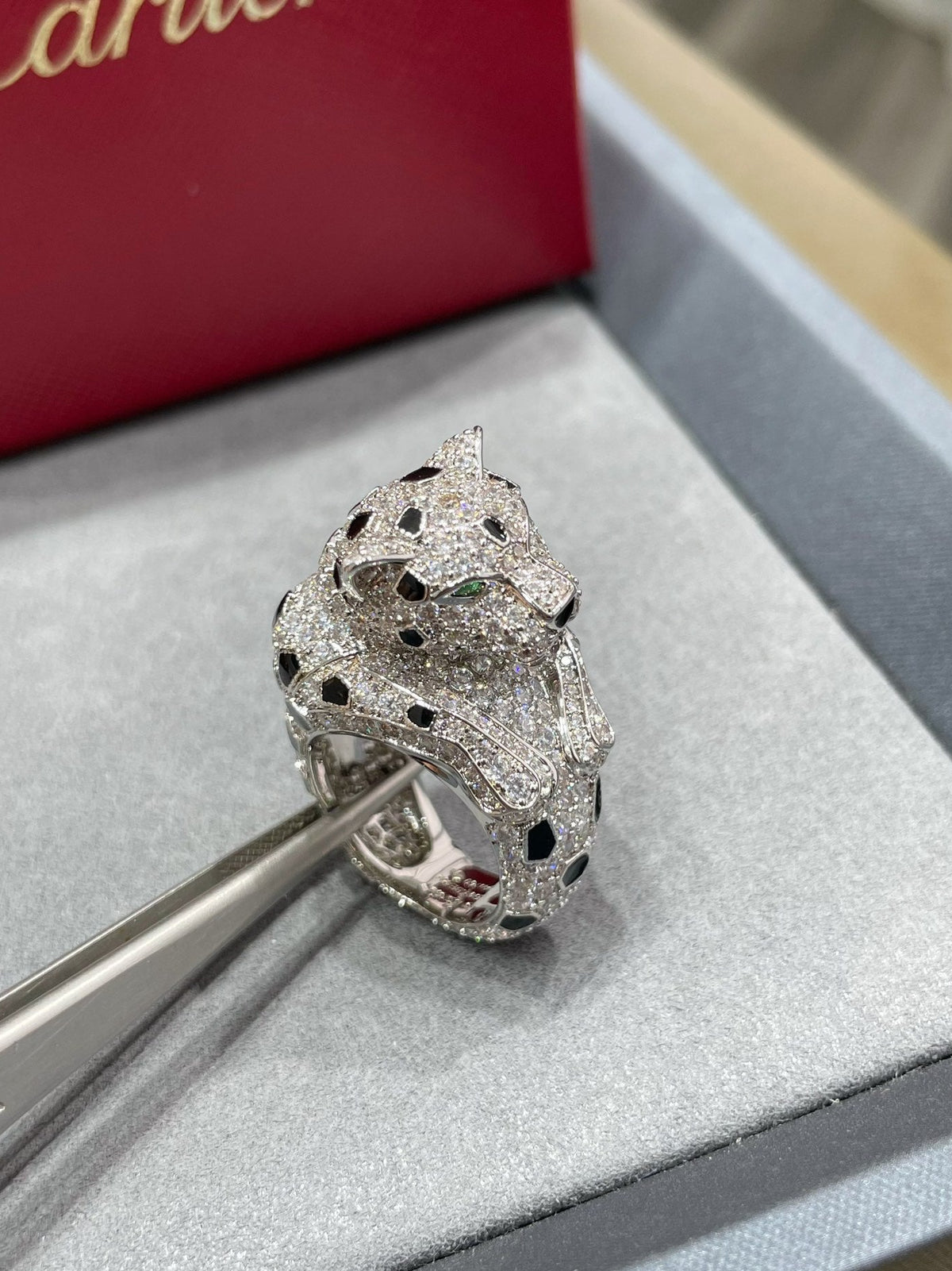 Spotted Panther Head Statement Ring - detail view