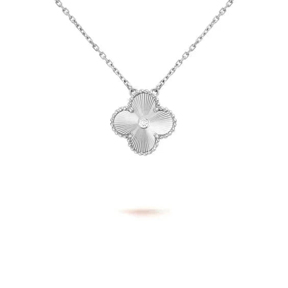 [Avelora Jewelry ]CLOVER  15MM DIAMOND LASER NECKLACE SILVER