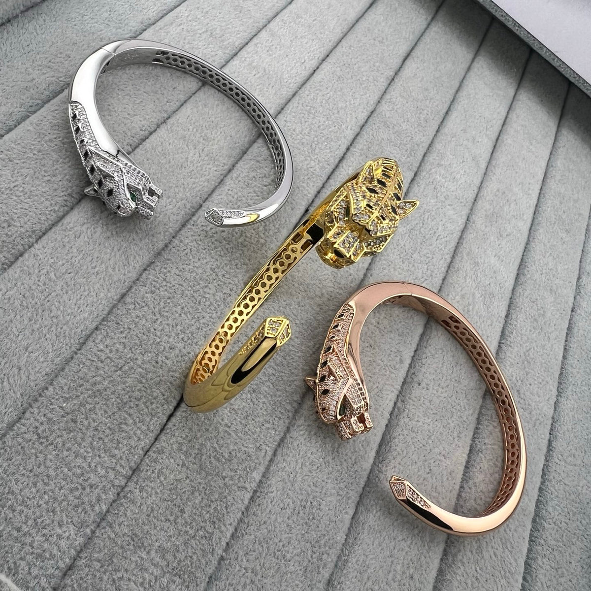Avelora SPOTTED PANTHER HEAD OPEN BANGLE product view 7