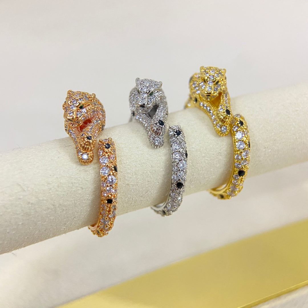 Pavé Panther-Spot Band Ring - detail view