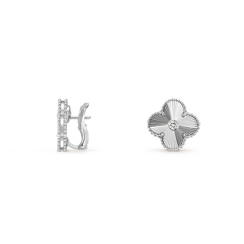 [Avelora]15MM CLOVER FLOWER STUD EARRINGS DIAMOND-WHITE GOLD COLLECTION