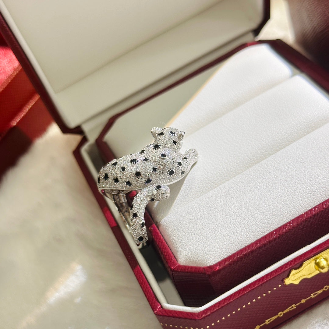Green-Eye Panther Head Statement Ring - detail view