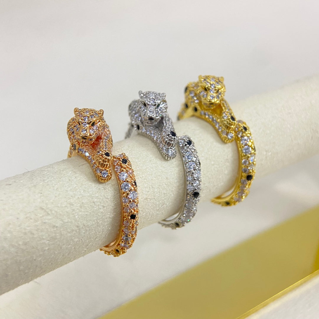 Pavé Panther-Spot Band Ring - detail view