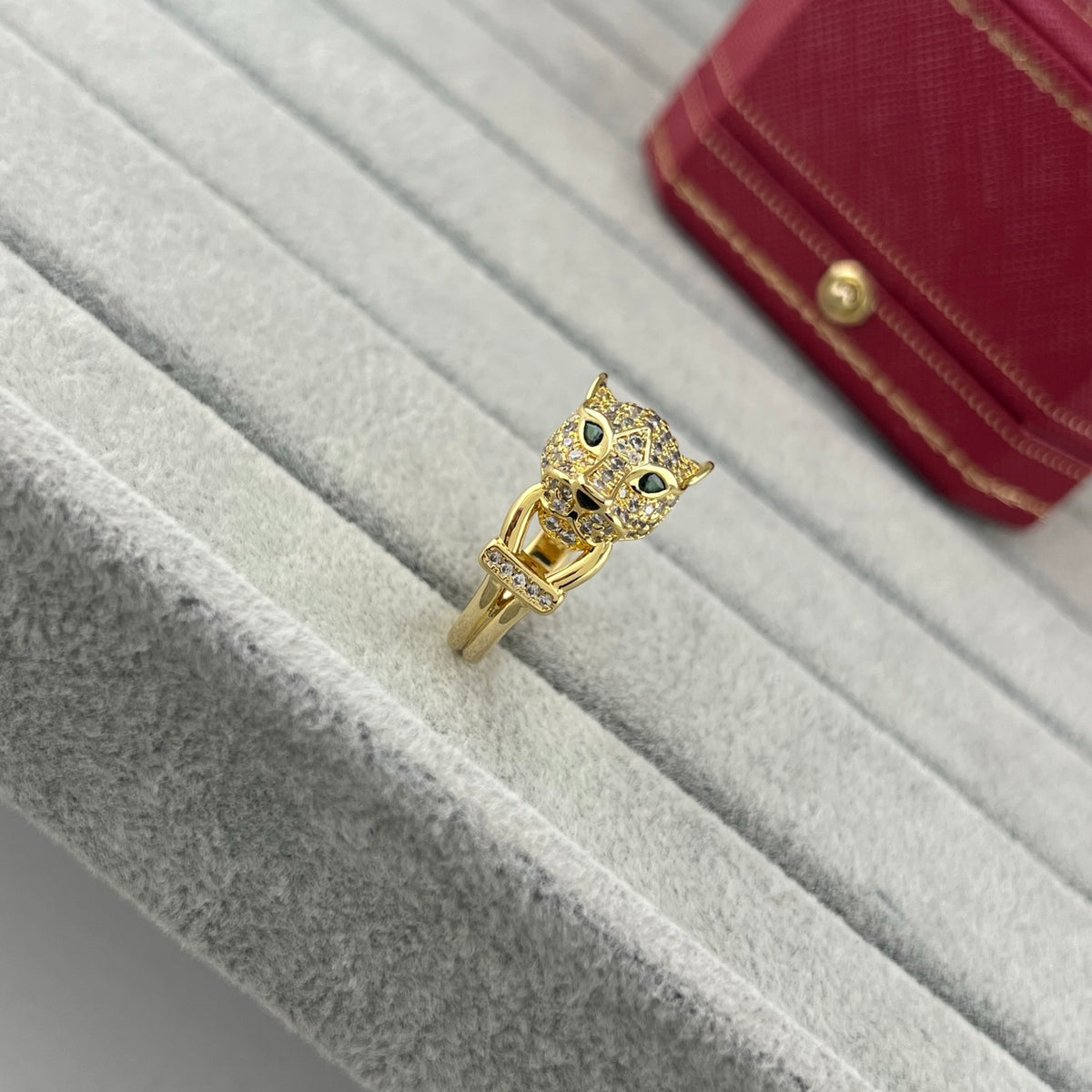 Round-Wire Panther Head Ring - Gold