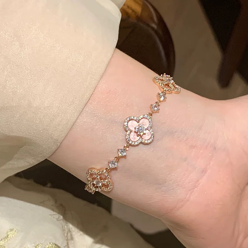 [Avelora Jewelry ]CLOVER 5 MOTIF PINK BLUE RED WHITE BRACELET