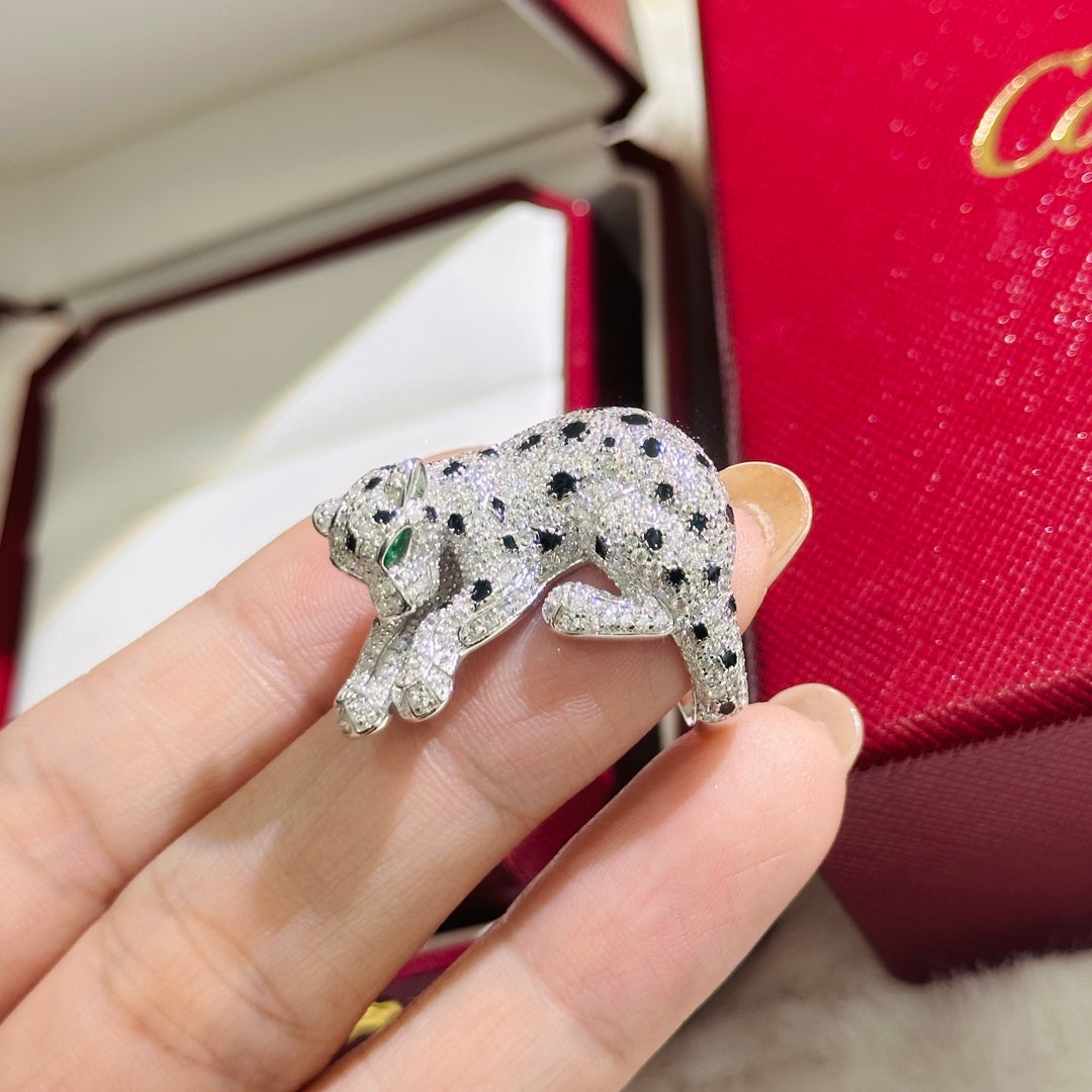 Green-Eye Panther Head Statement Ring - detail view