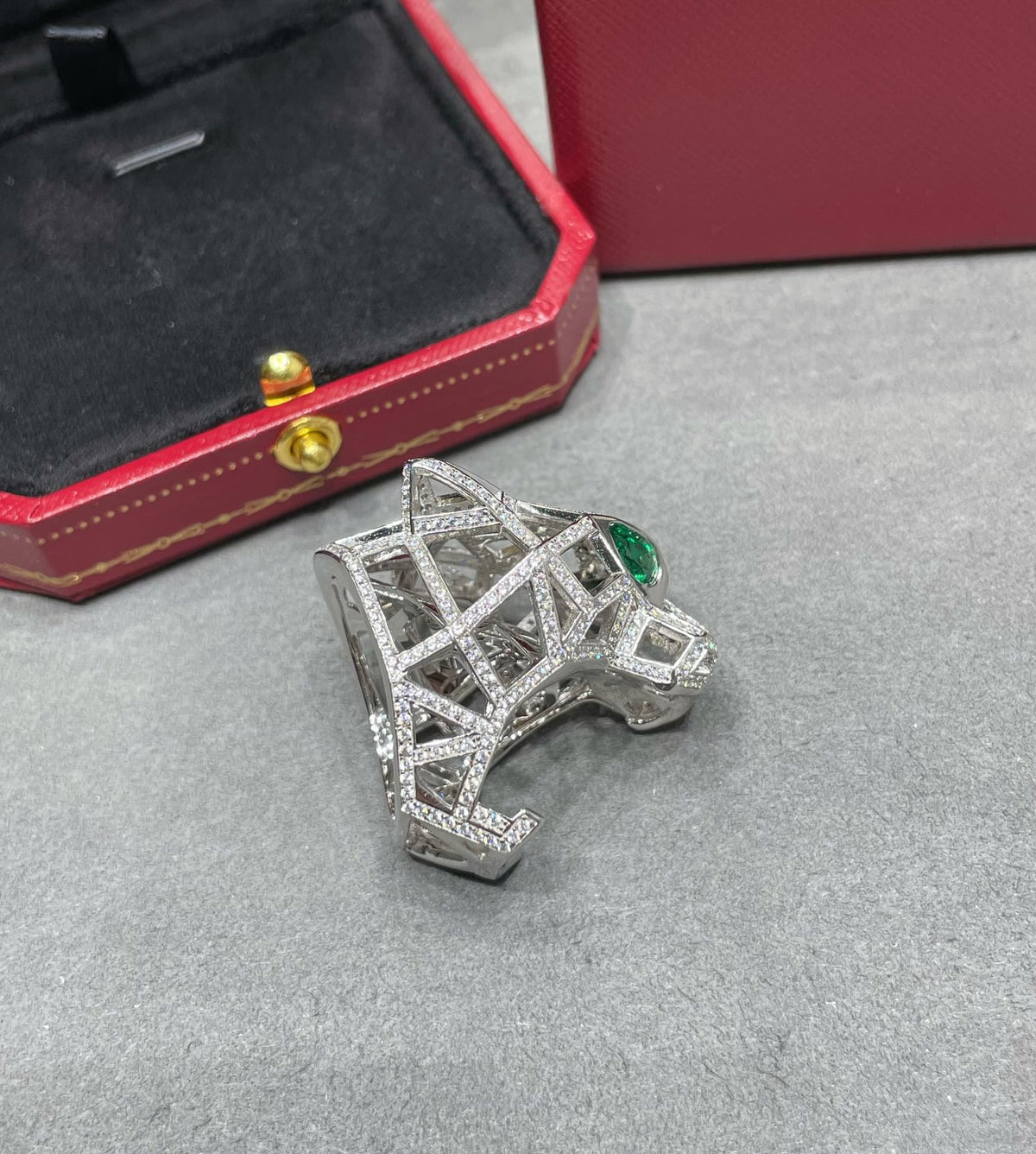 Geometric Openwork Panther Head Ring - detail view