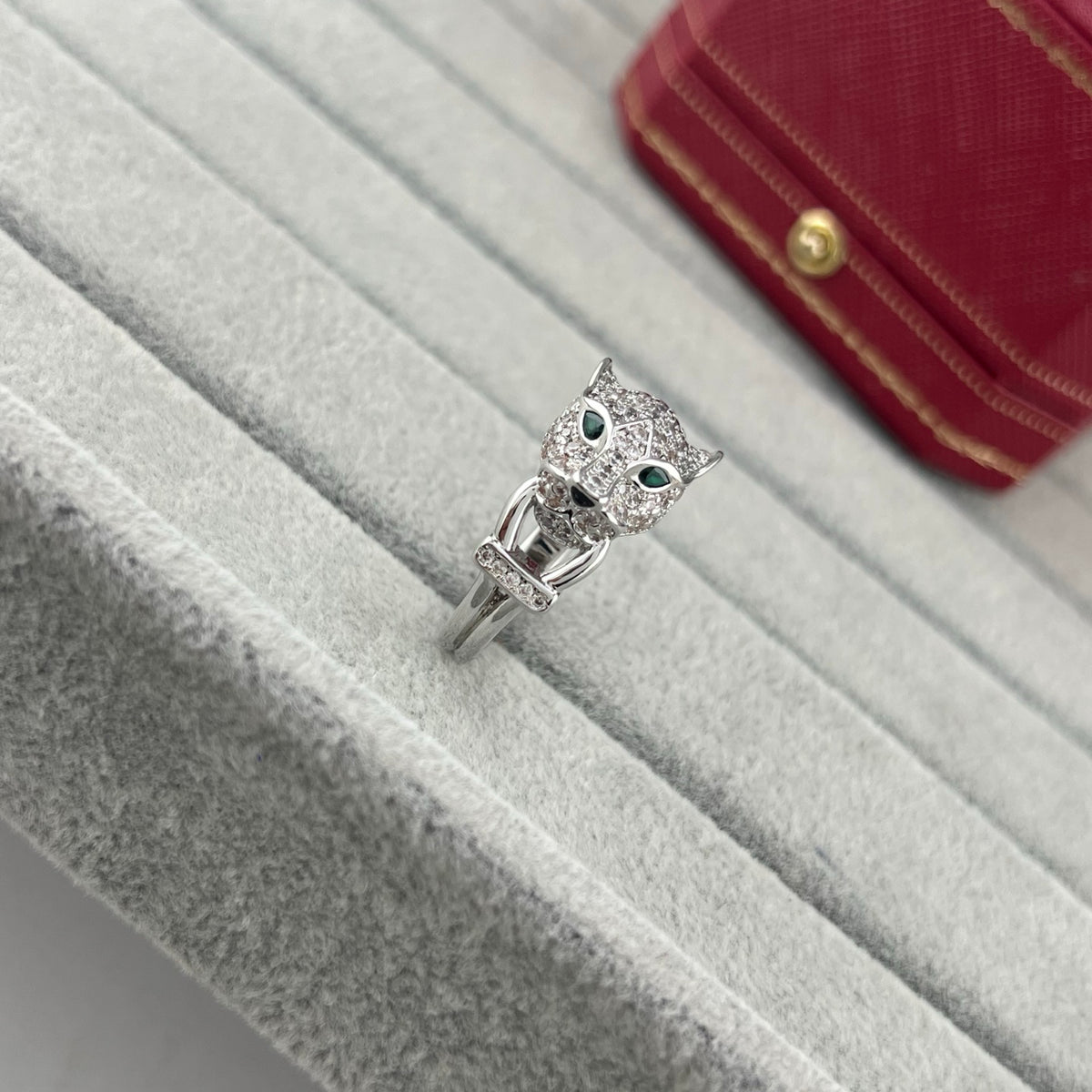 Round-Wire Panther Head Ring - Silver