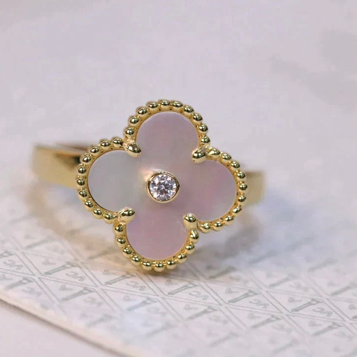 [Avelora Jewelry ]CLOVER PINK MOP RING GOLD DIAMOND
