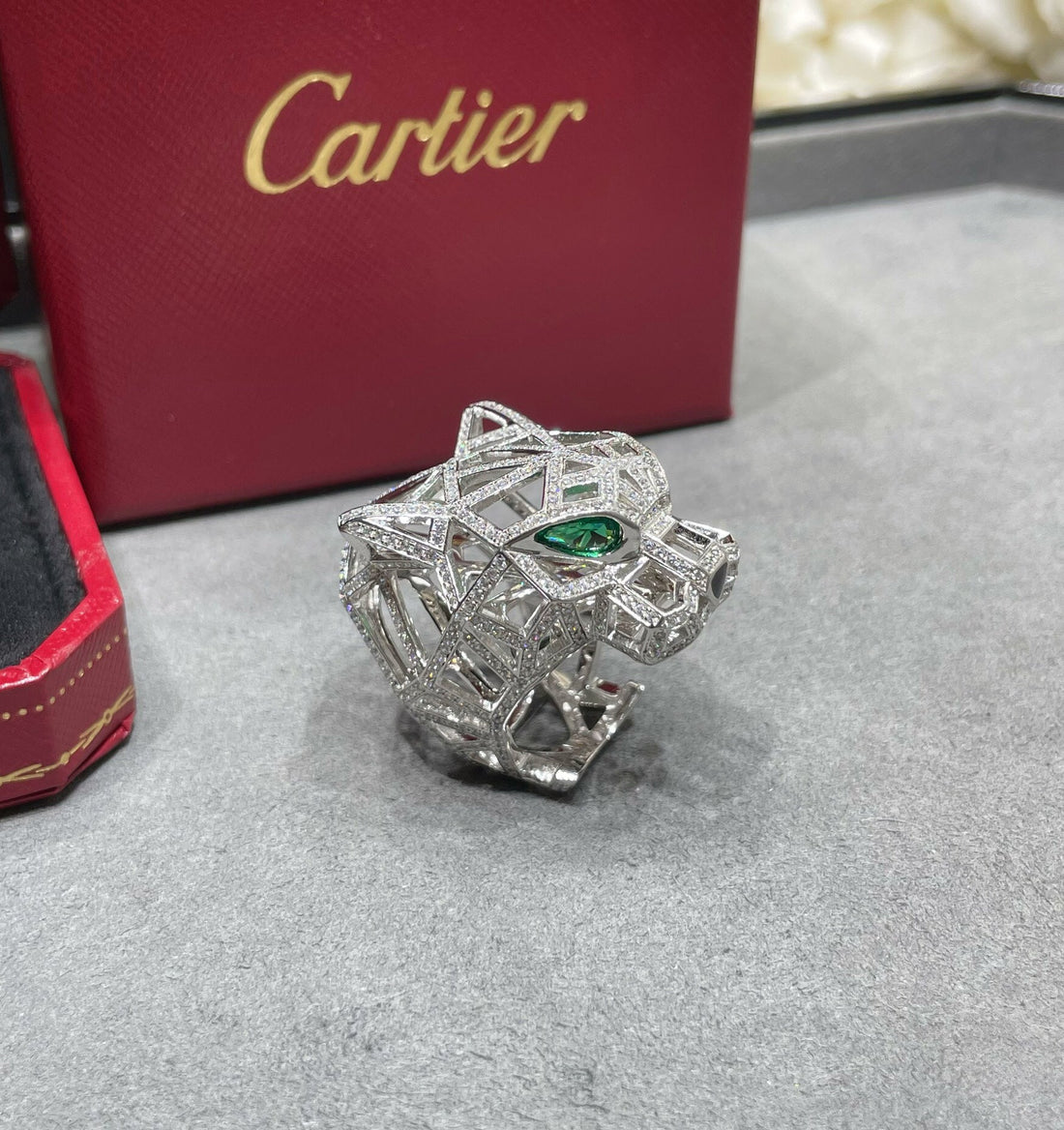 Geometric Openwork Panther Head Ring - detail view