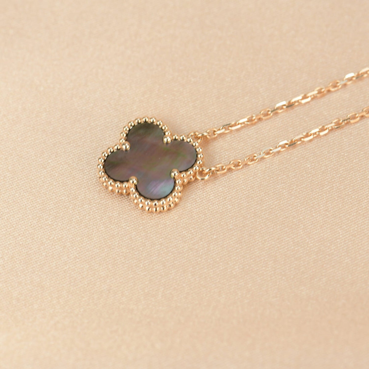[Avelora Jewelry ]CLOVER 15MM  GRAY MOTHER OF PEARL NECKLACE