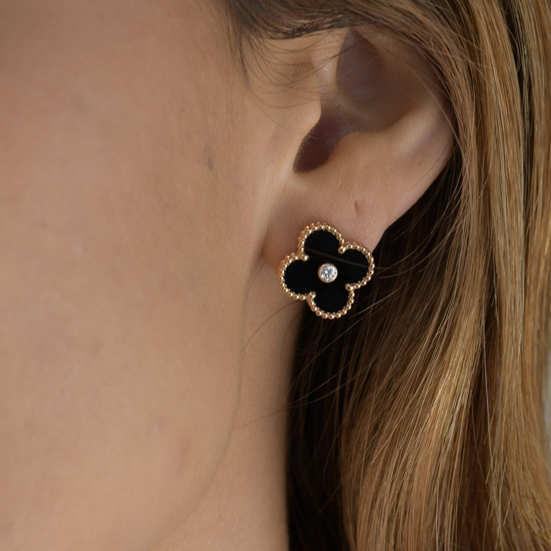 [Avelora Jewelry ]CLOVER MEDIUM 1 MOTIFS ONYX DIAMOND EARRINGS
