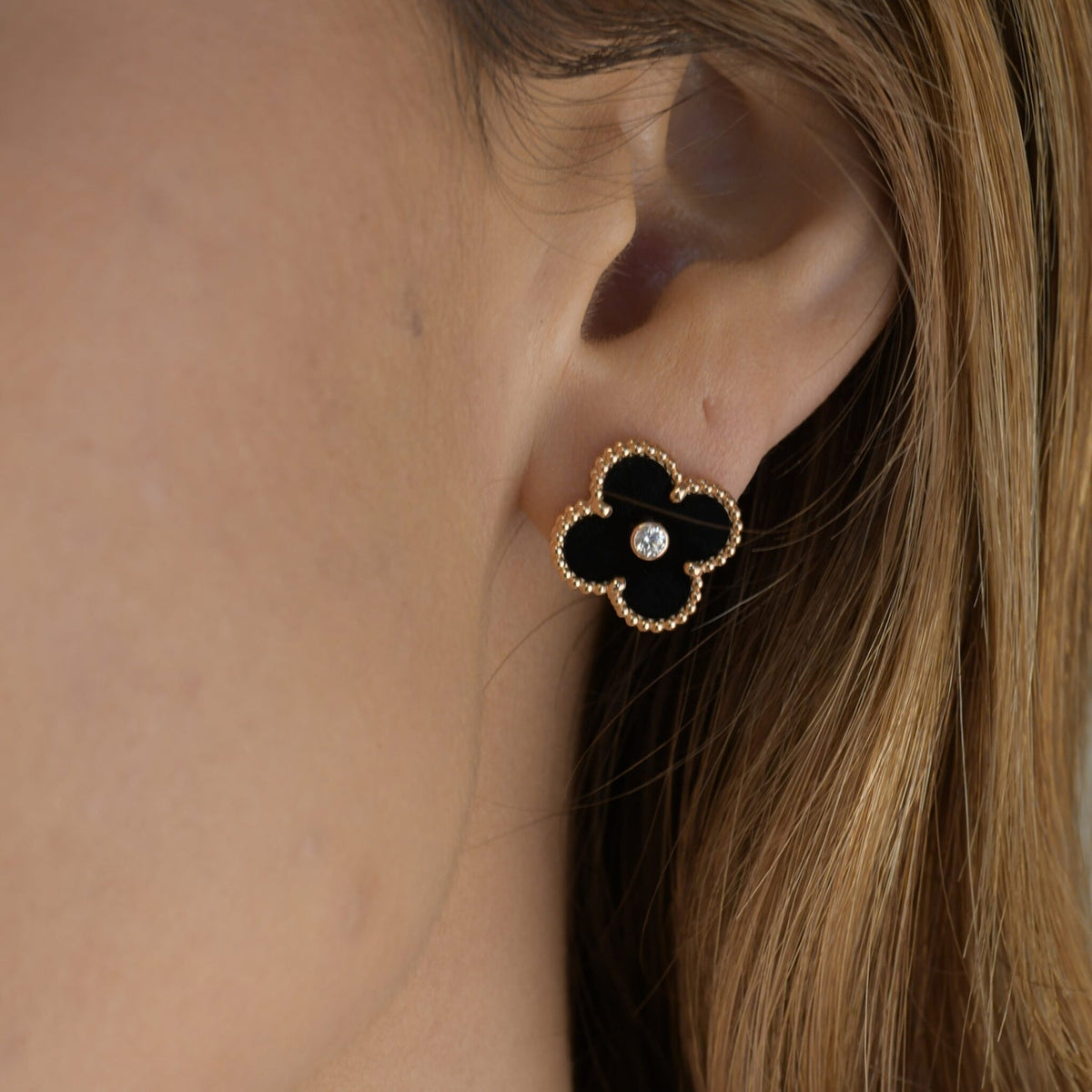 [Avelora Jewelry ]CLOVER MEDIUM 1 MOTIFS ONYX DIAMOND EARRINGS