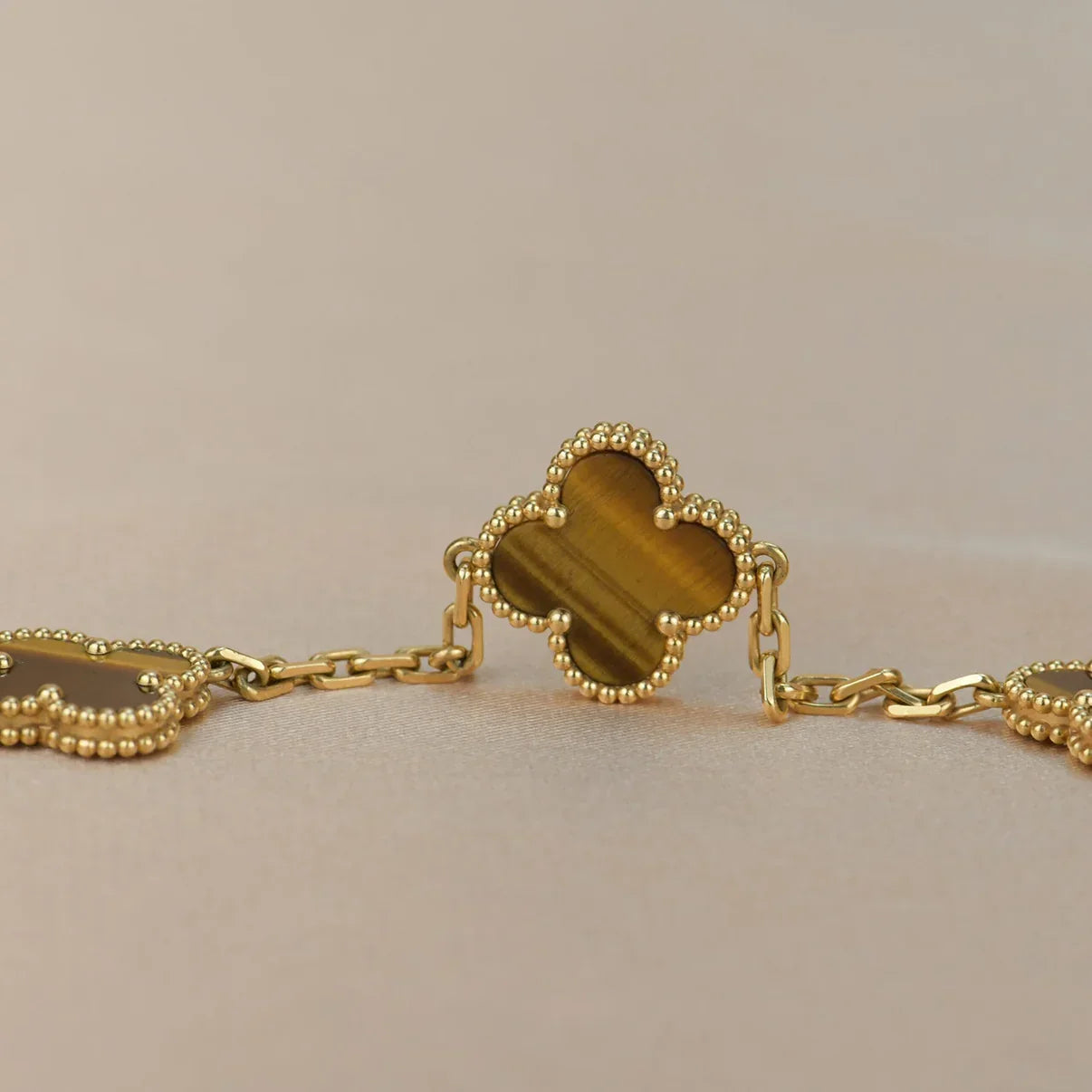 [Avelora]LUCKY CLOVER 5-MOTIF BRACELET -  TIGER’S EYE COLLECTION