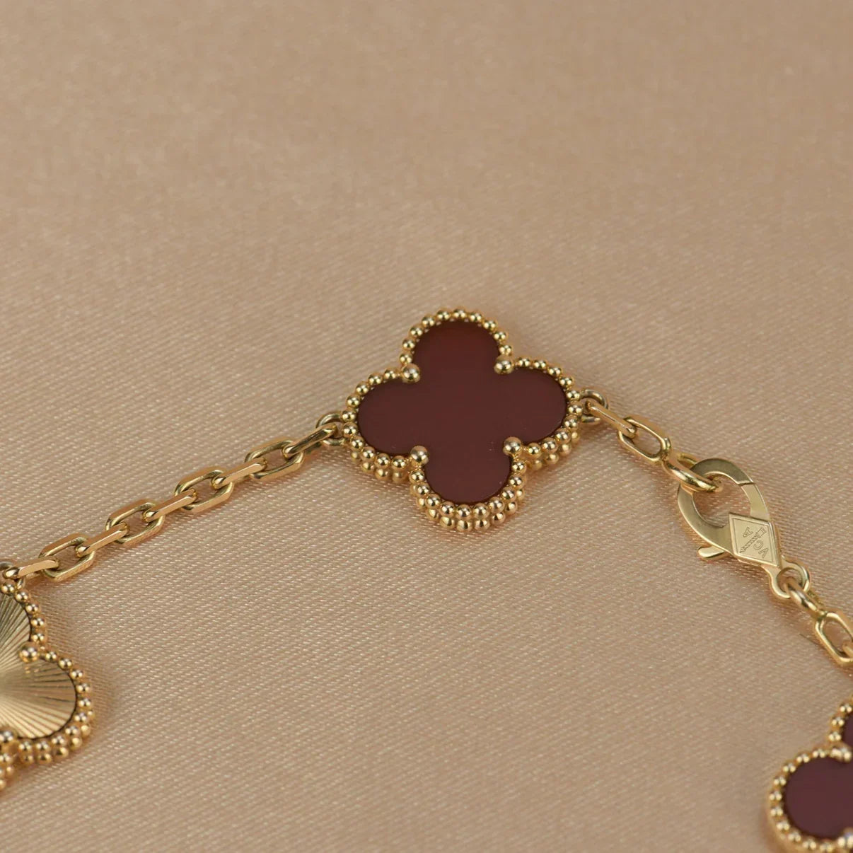 [Avelora]LUCKY CLOVER 5-MOTIF BRACELET - RED CARNELIAN COLLECTION