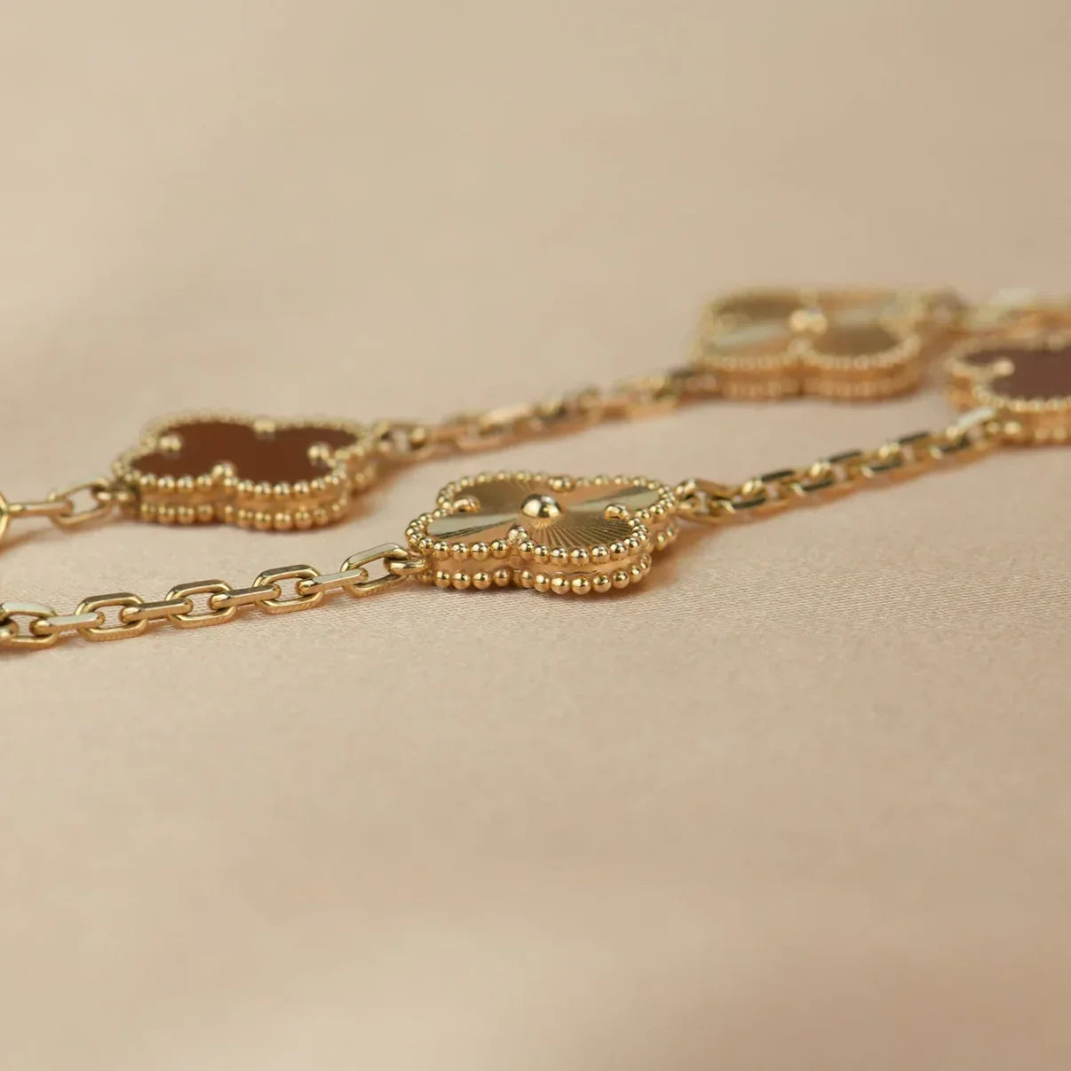 [Avelora]LUCKY CLOVER 5-MOTIF BRACELET - RED CARNELIAN COLLECTION