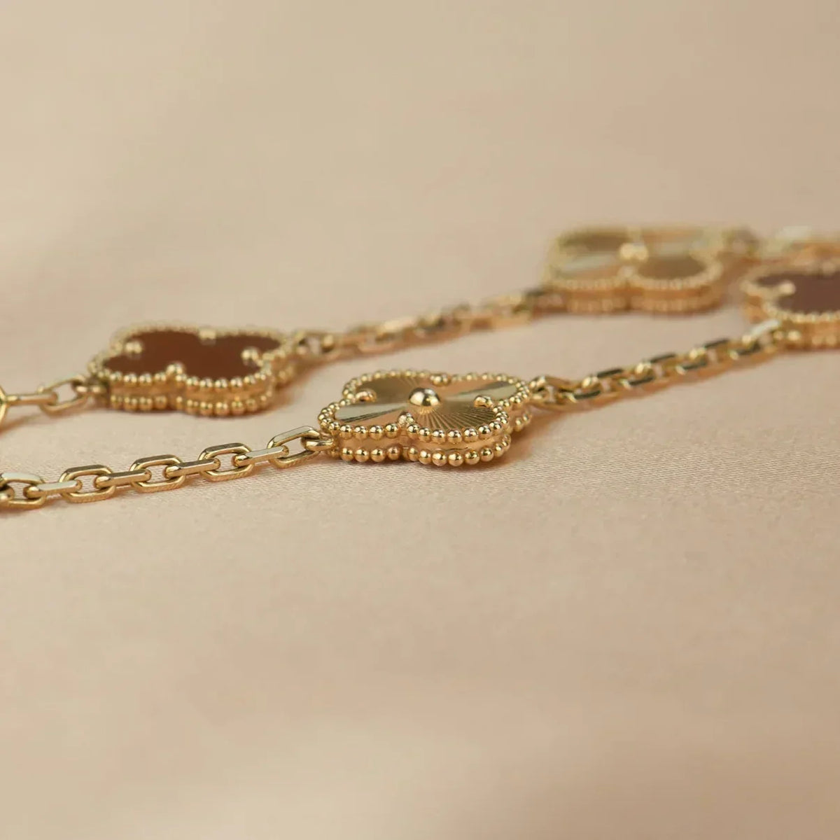 [Avelora Jewelry ] CLOVER 5 MOTIF RED CORNELIAN BRACELET COLLECTION